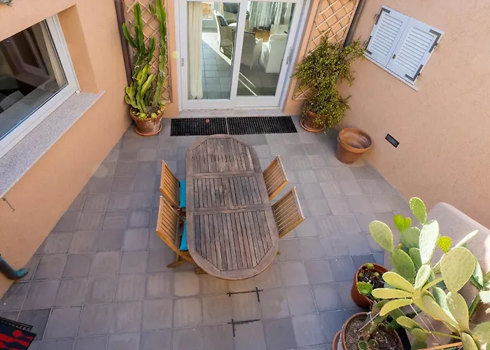 Villa Nettuno Panoramic Pool With Patio Above The Sea